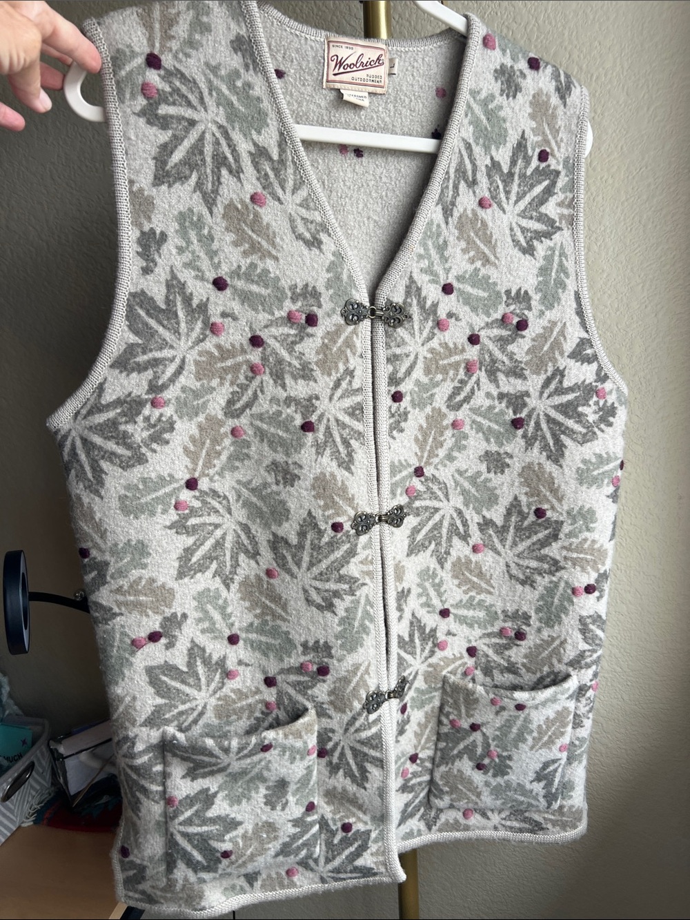 Woolrich Leaf print embroidered berries Wool Vest warm layer with pockets Large